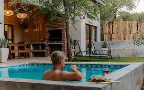 Afri Villa Stays - Luxury Bush Villa Bird